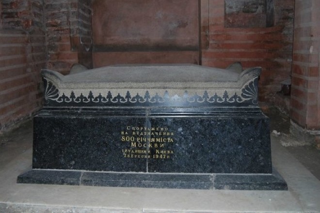 За апетит до князівств і земель  Юрій, син Мономаха, отримав прізвисько Долгорукий. Його могила знаходиться у Києві