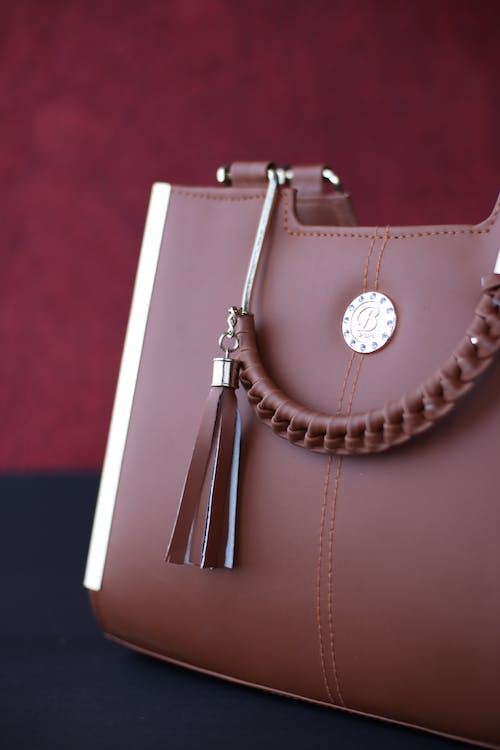 https://invogue.ua/catalog/zhinkam/aksesuari/sumki-ta-ryukzaki