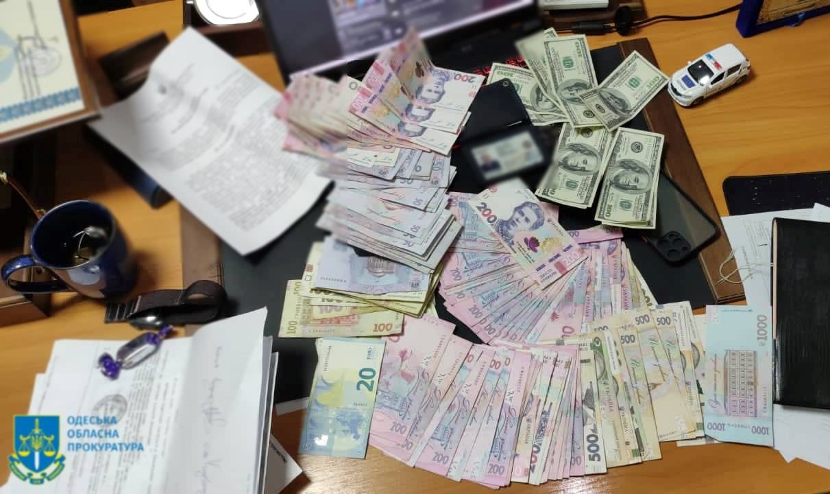 Поліцейського затримали на хабарі, Одещина, 