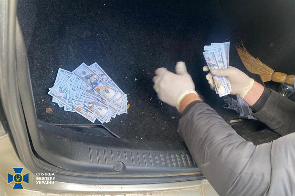 Затримали чиновника під час отримання хабаря Одеса