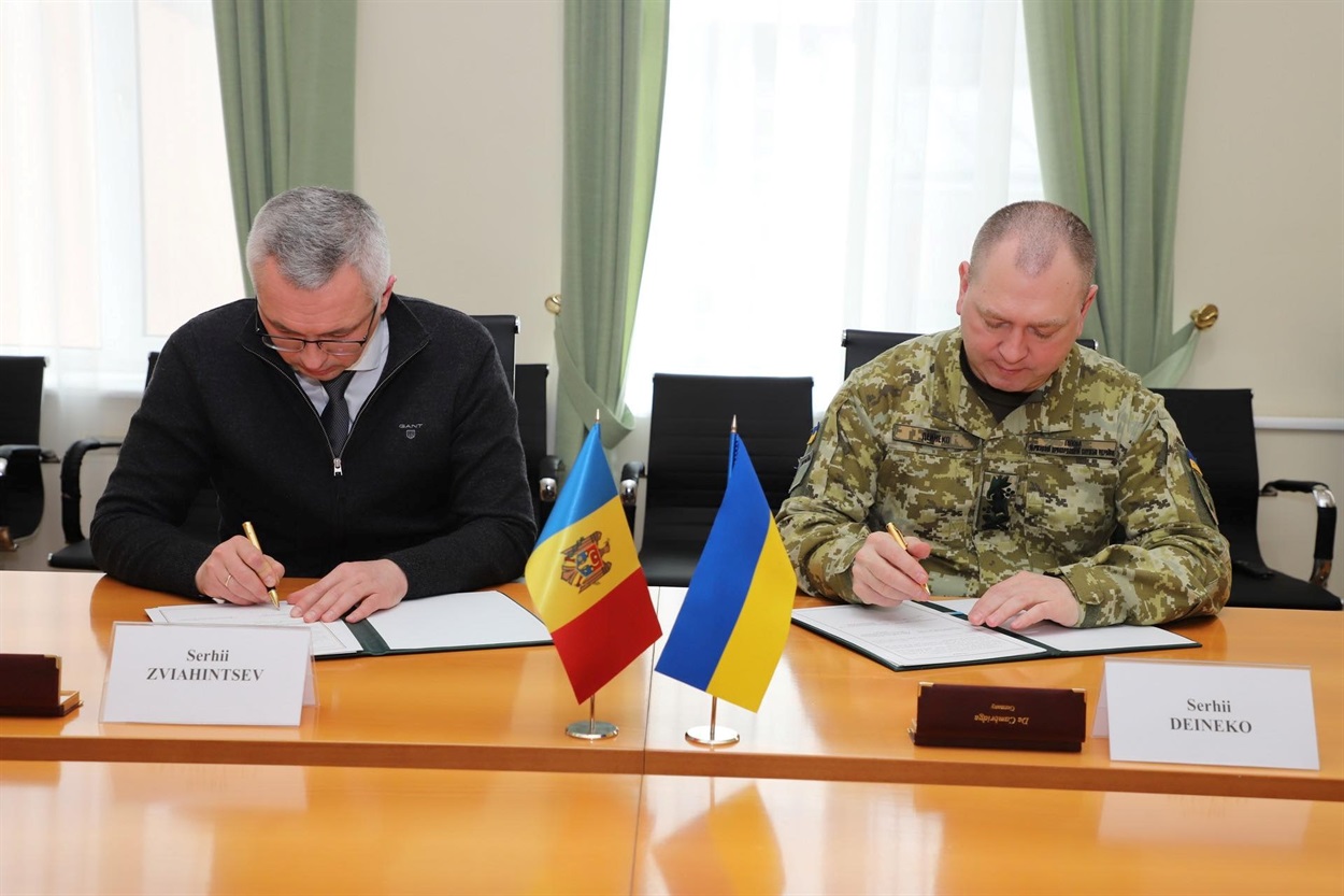 Сторони підписують протол