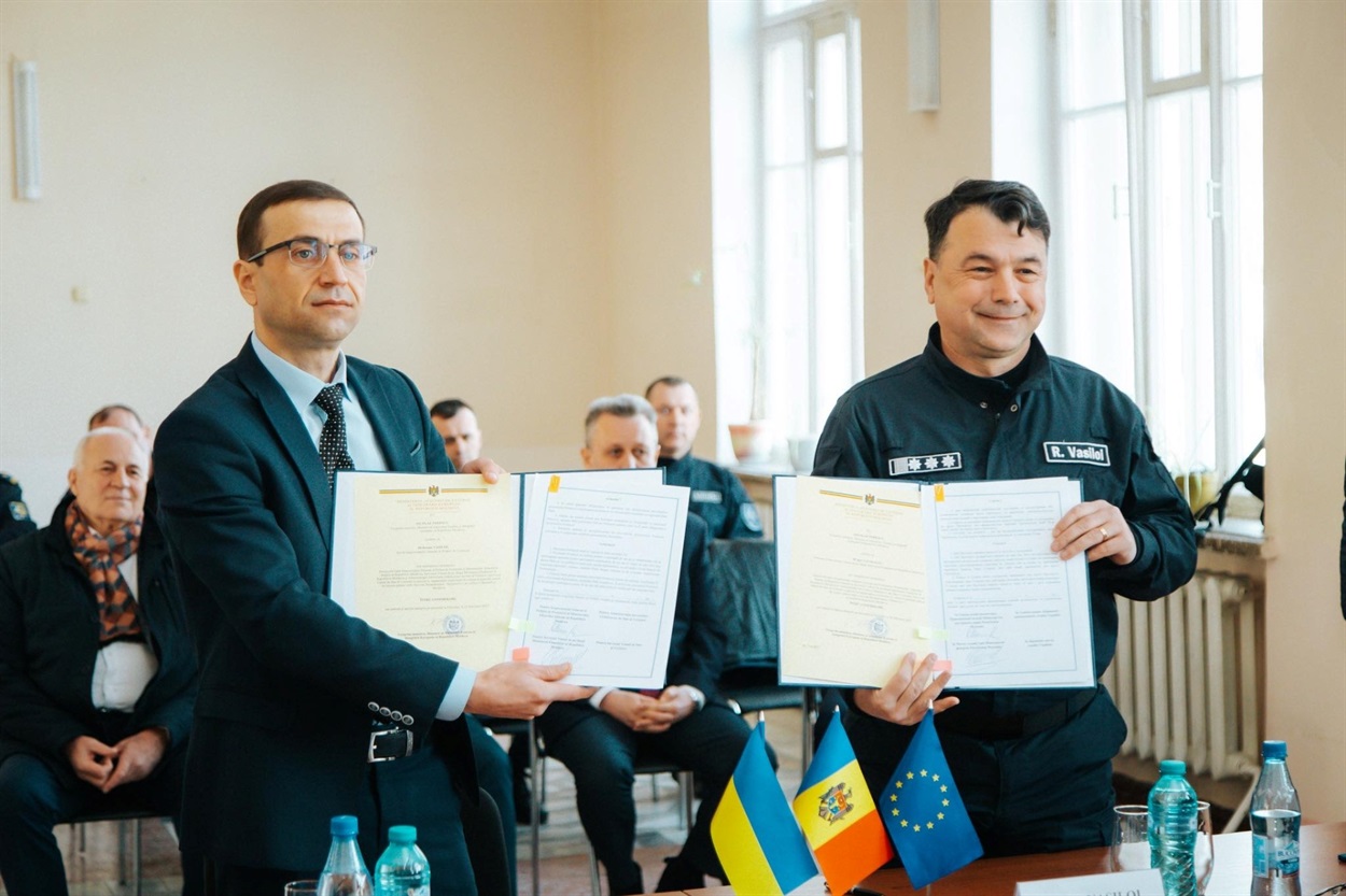 Сторони підписують протол