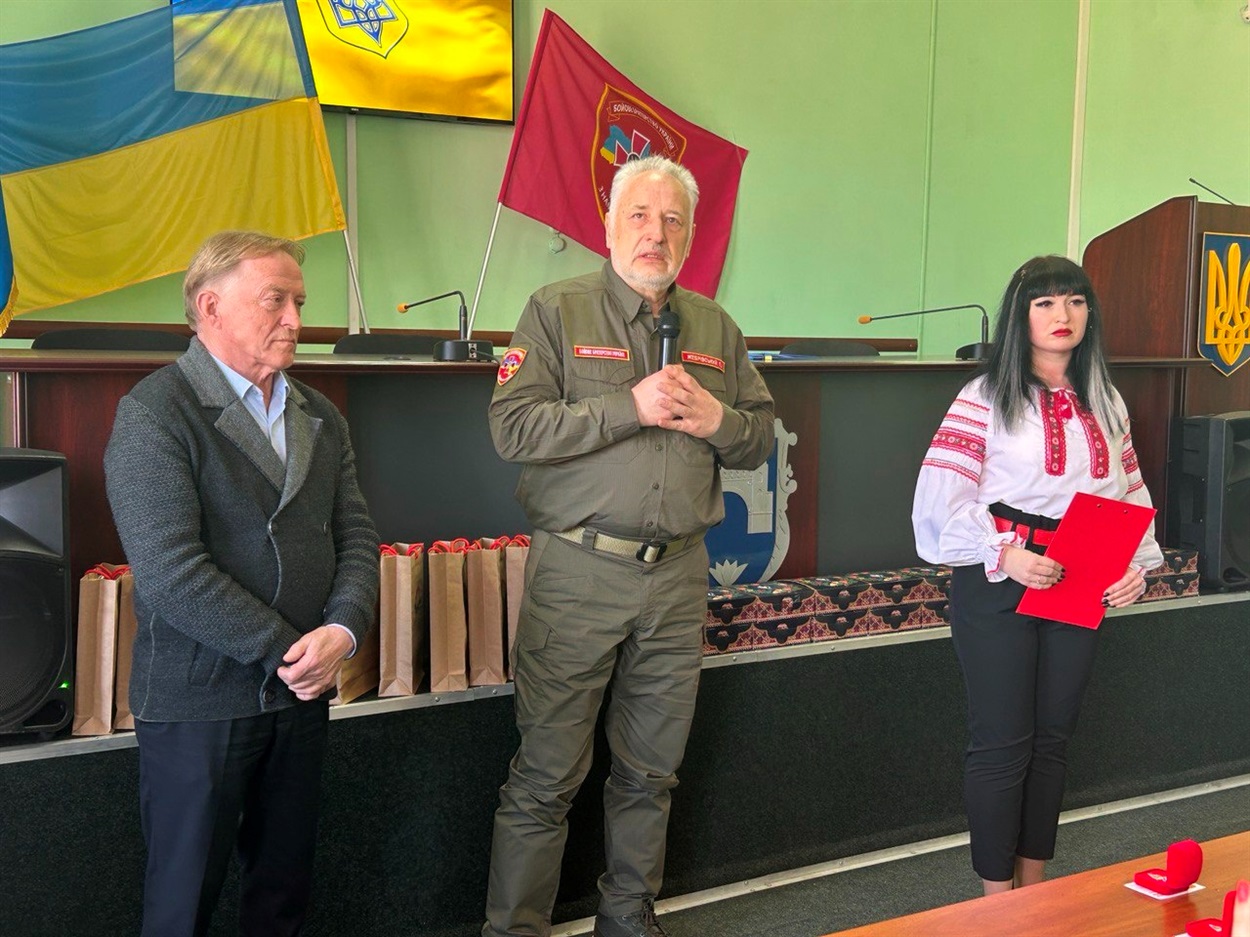 Під час вручення кулонів-оберегів Батьківське серце дітям загиблих воїнів Біляївка