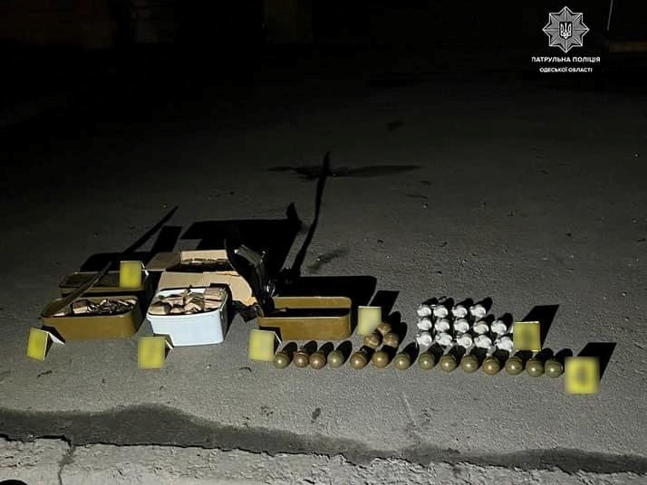 Боєприпаси, які виявили в багажнику автомобіля 
