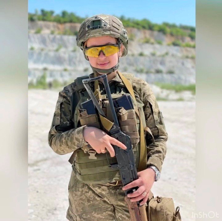 Андрій пішов захищати Україну та своїх дітей від ворога.  На фото - його старша донька Наталка