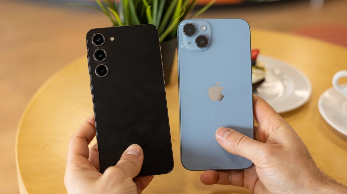 https://www.ctrs.com.ua/ru/smartfony/brand-apple/seriya_iphone-15/