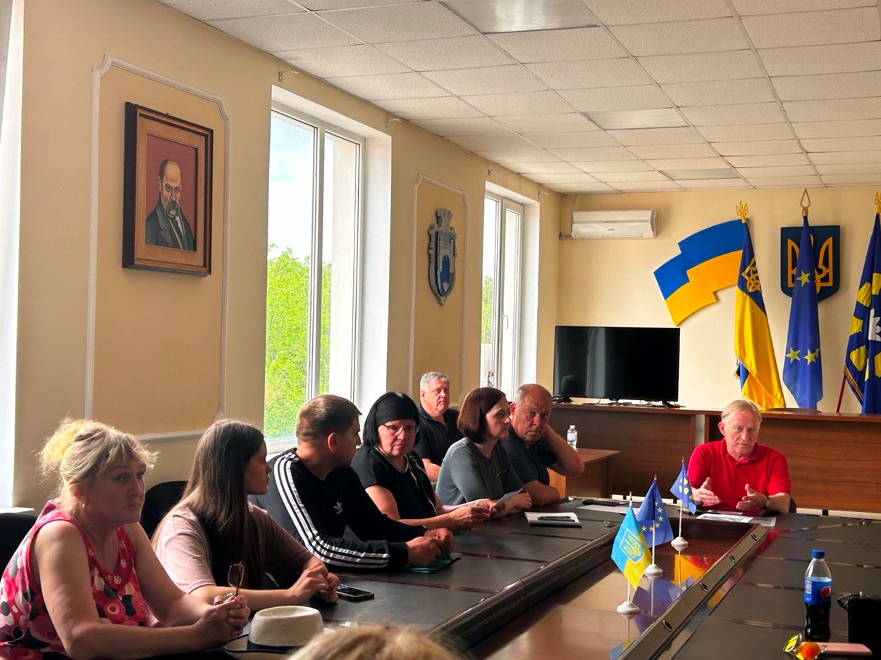 Зустріч з родинами загиблих захисників України, Біляївка, обговорюють проєкт Алеї слави