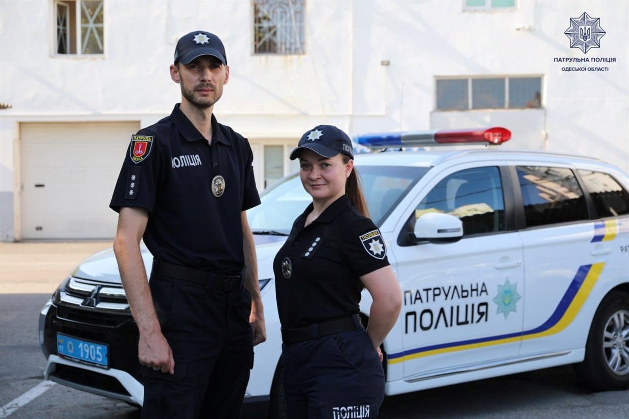 Поліцейські Олена Москаленко та Влад Бухан