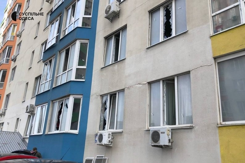 Вибит вікна в одному з житлових комплексів Одеси