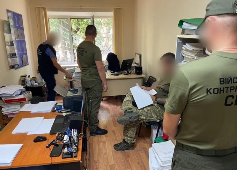 Бухгалтер військової частини привласнив 10 млн виплат військових, Одещина,
