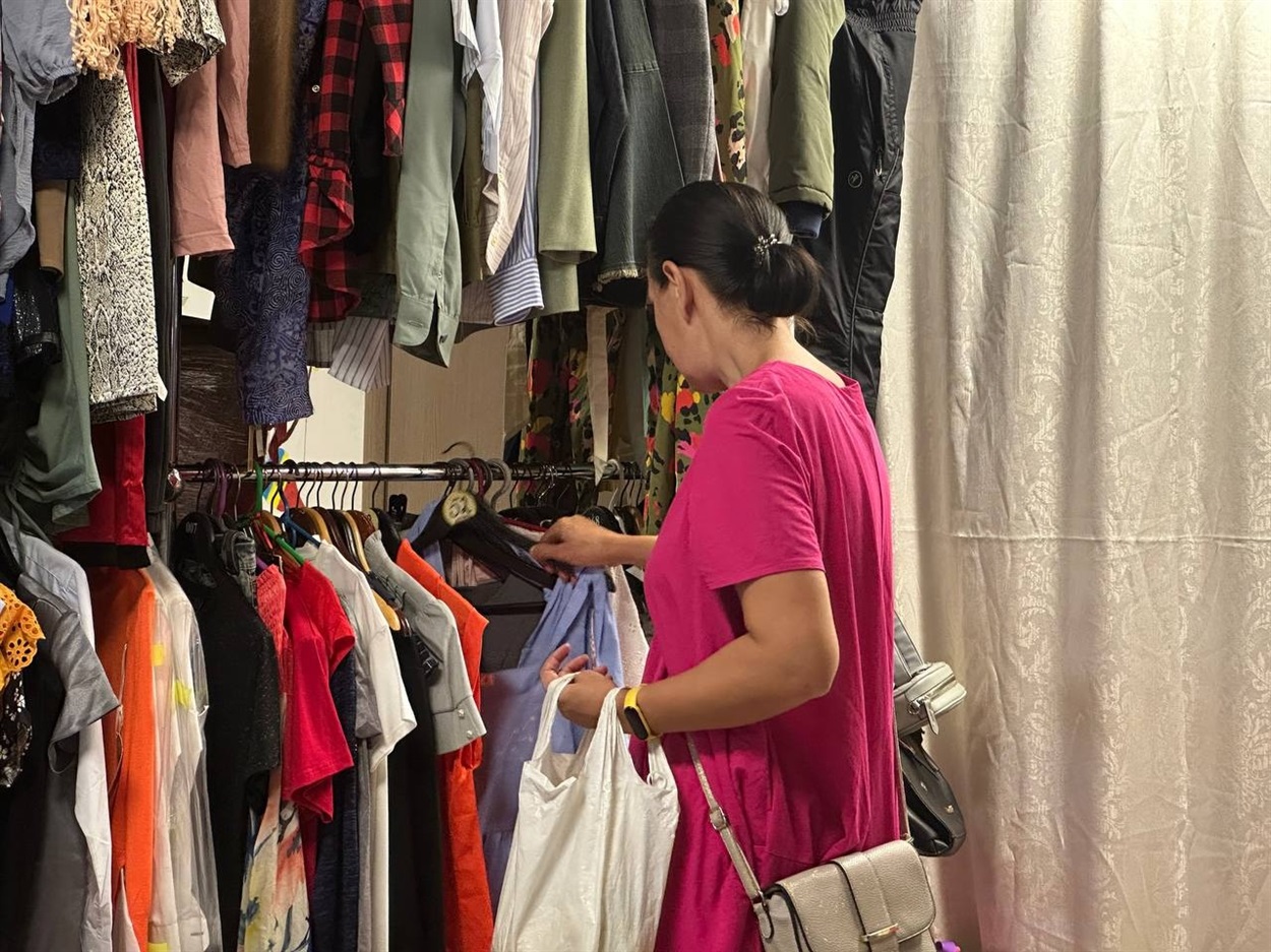В міському Гуманітарному центрі Одеса, благодійний магазин