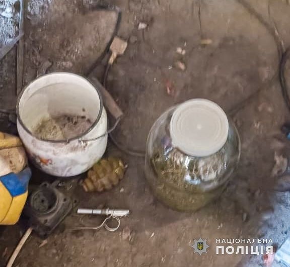 Мешканець Біляївської громади зберігав вдома боєприпаси та наркотики. Фото з матеріалів справи 