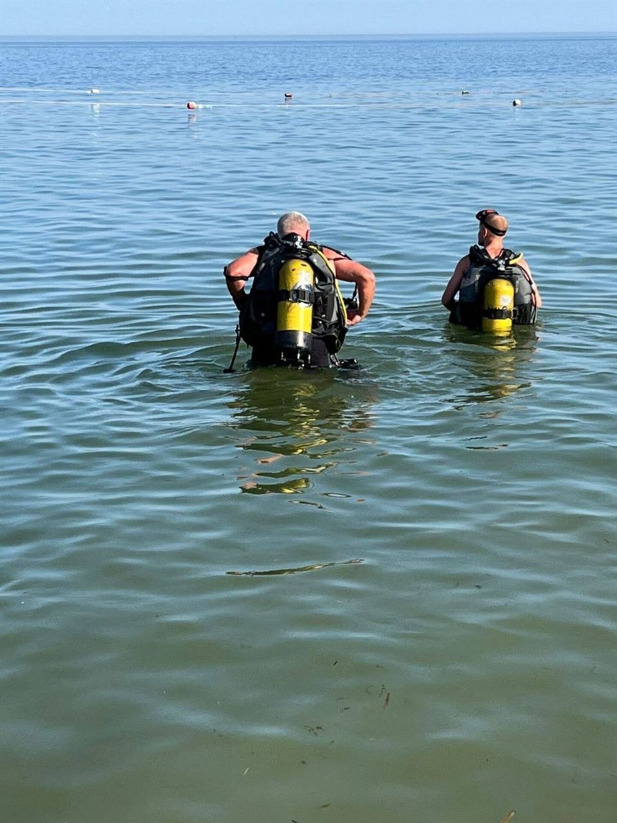 Водолази обстежують море