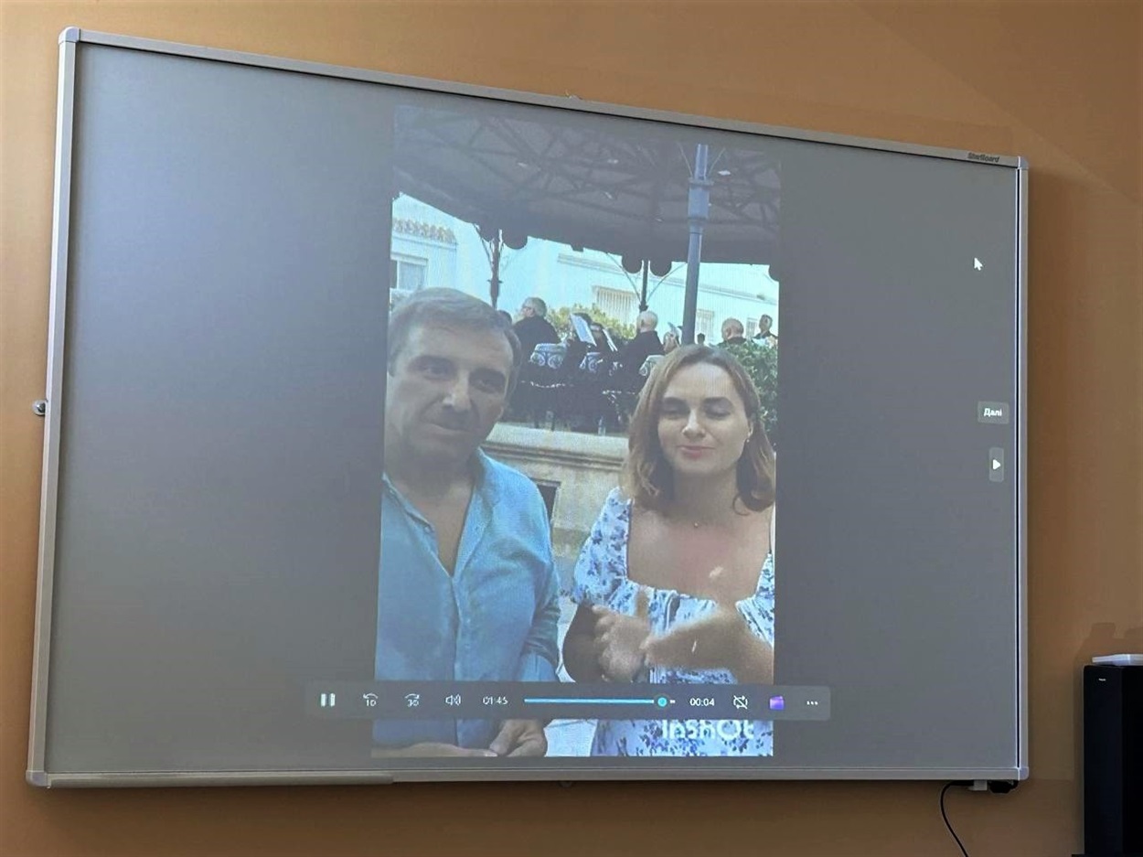 Хосе Антоніо та представниця української діаспори