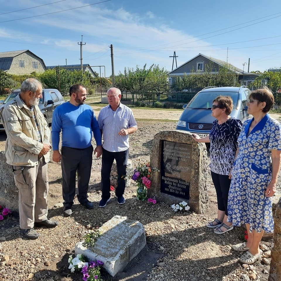 В селі відродили та впорядкували старе німецьке кладовище