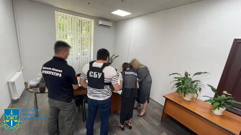 Посадовиця податкової, зловживання впливом Одещина