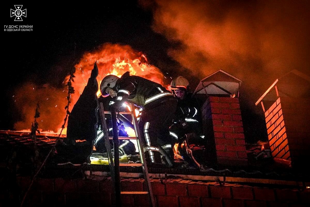 Велика пожежа під Одесою 9 жовтня, горіли будівлі