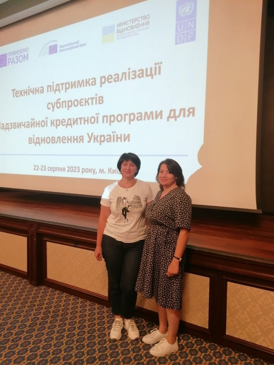 Ірина Пукалова (зліва) під час презентації
