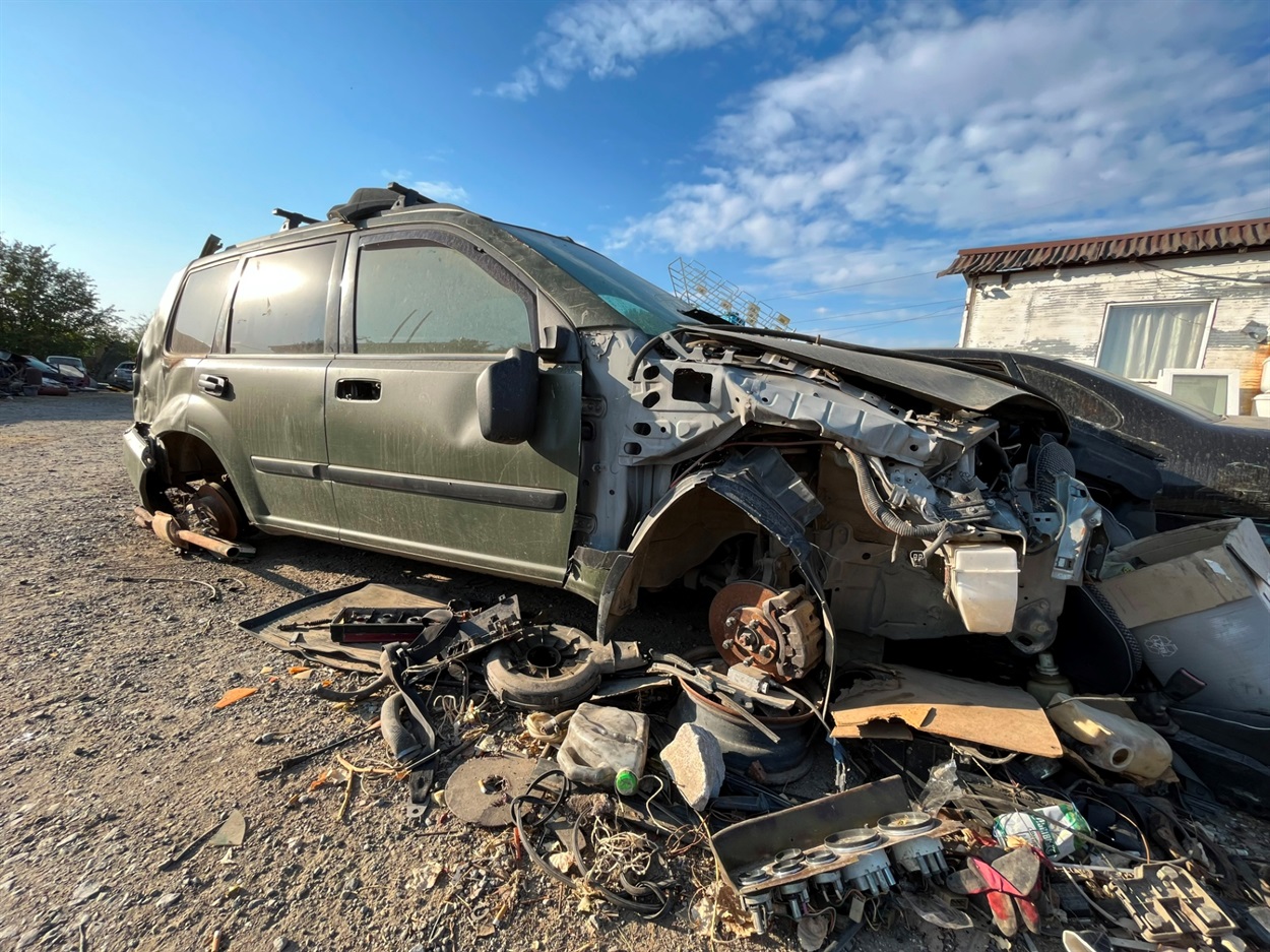 Авто, яке мають відремонтувати чоловіки