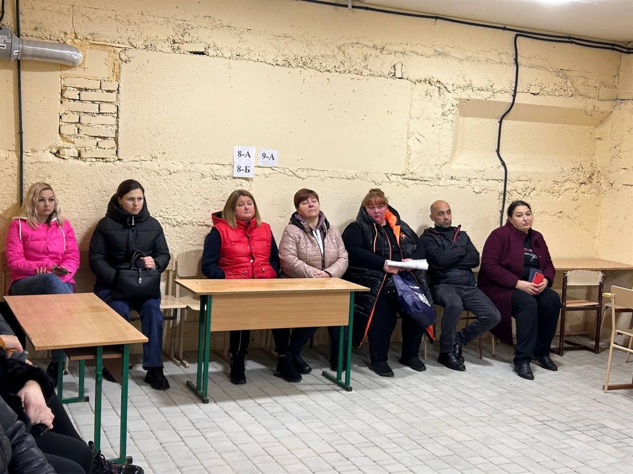 Під час зборів в укритті 