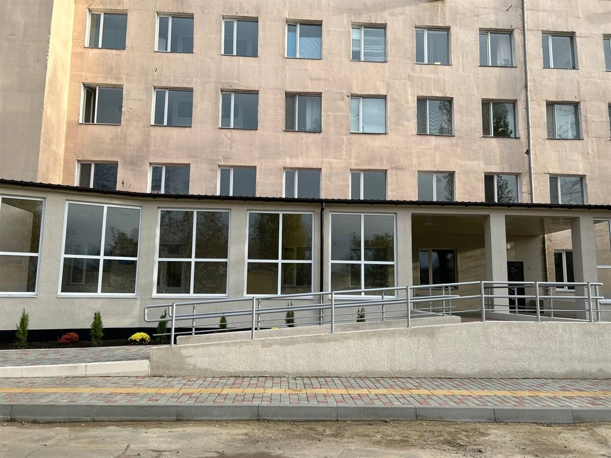 Таким став пандус після ремонту, Біляївська лікарня