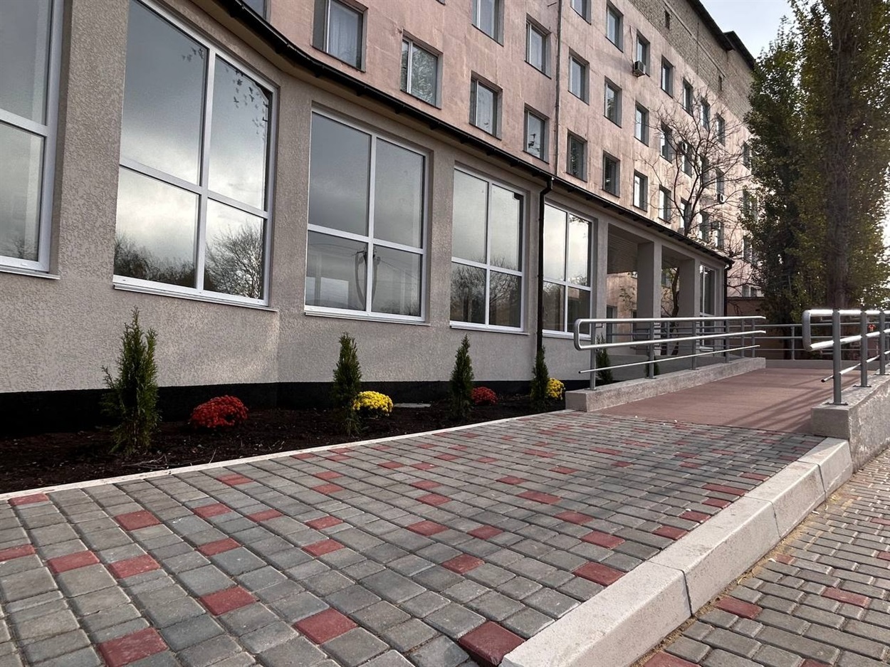 Відремонтували під'їзд до приймального відділення, Біляївська лікарня,