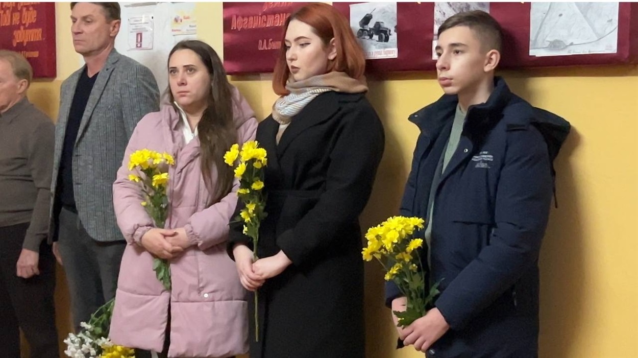 Під час відкриття меморіальні дошки  загиблим захисникам України Мирне Одещина