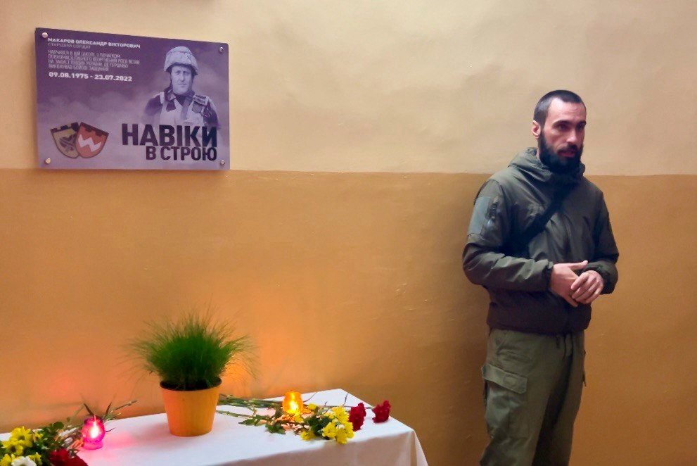 Під час відкриття меморіальні дошки  загиблим захисникам України Мирне Одещина