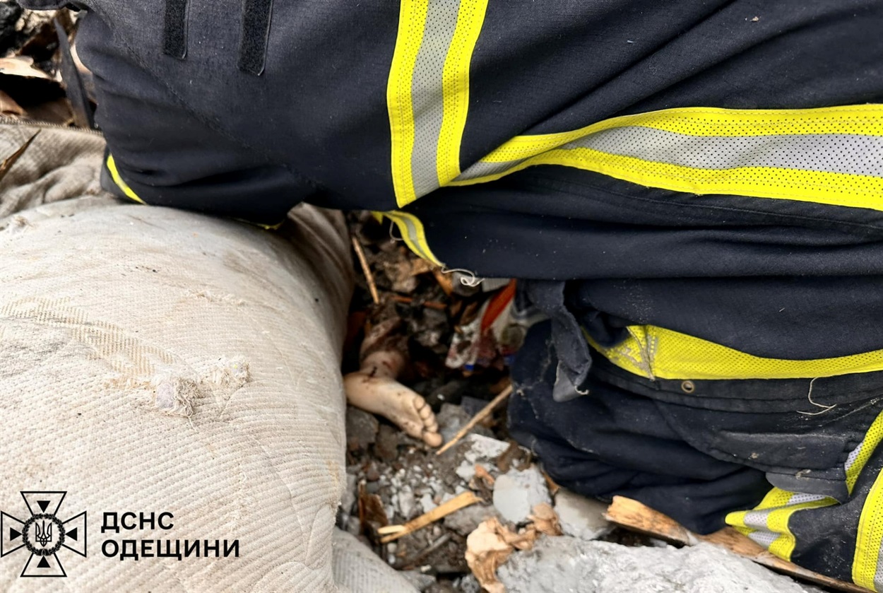 Рятувальники дістали з-під завалів хлопчика