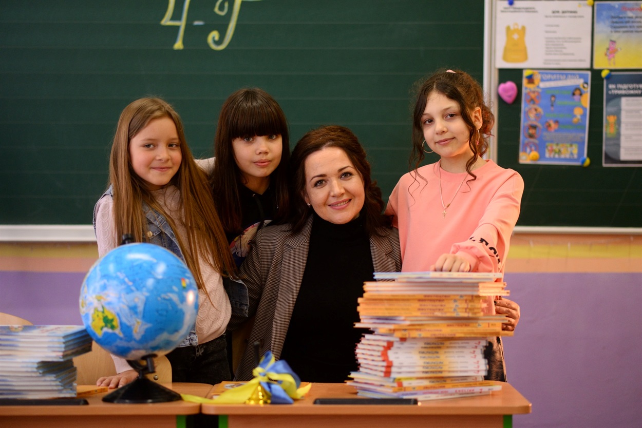 Юлія Лєонова зі своїми учнями