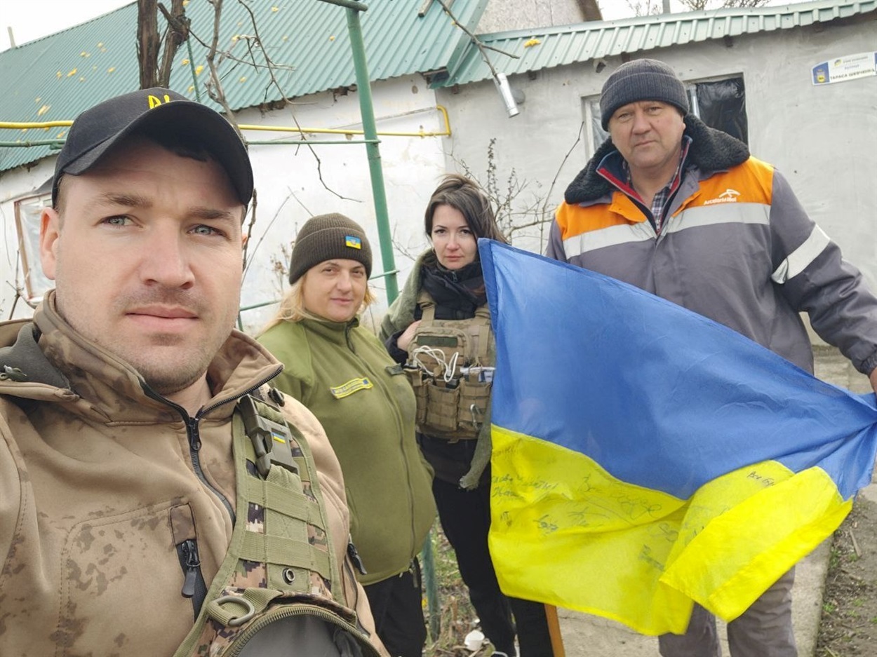 Михайло Равлінко з біляївськими волонтерами