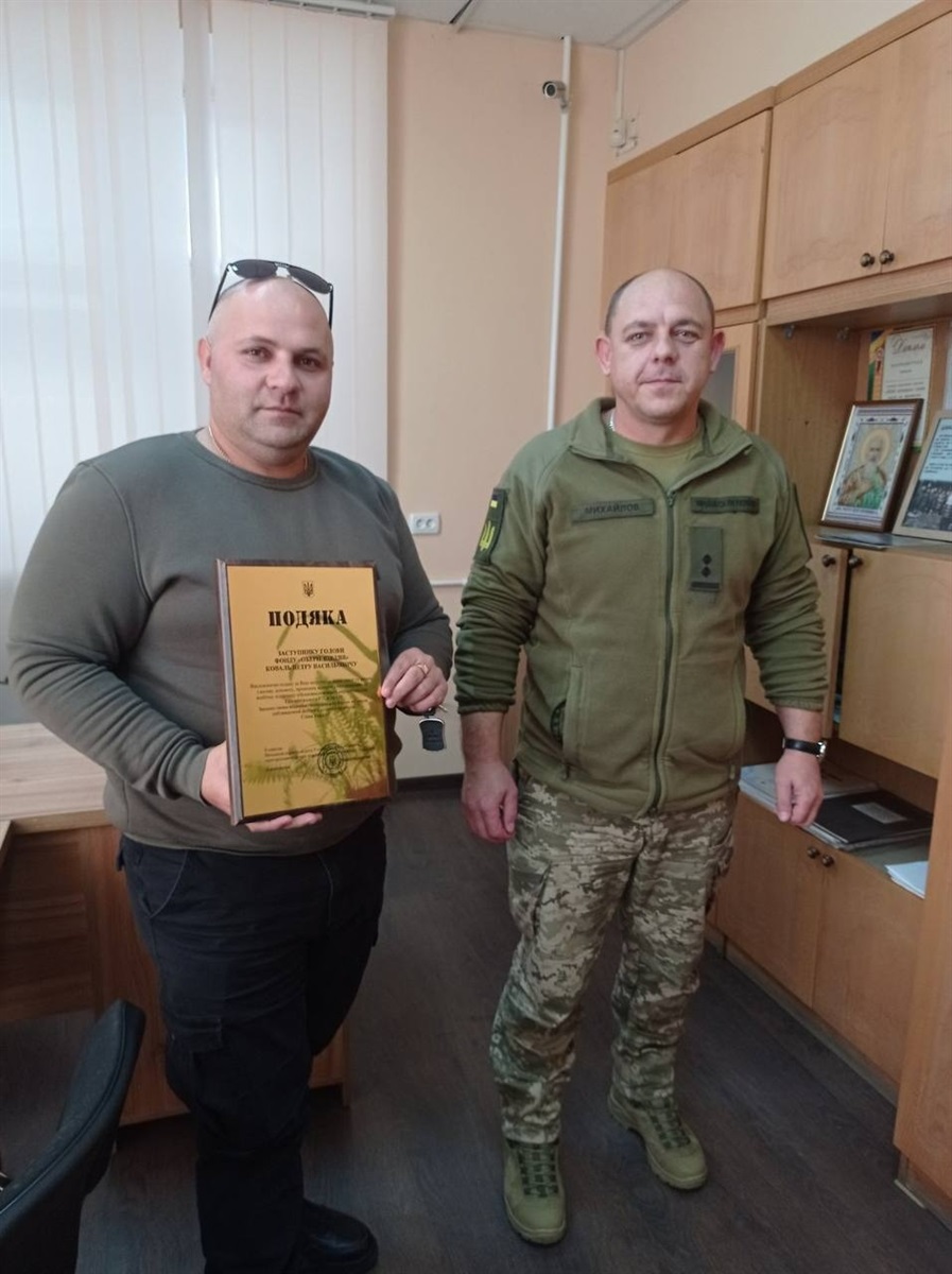 Петро Коваль, заступник голови фонду "Оберіг півдня" (на фото ліворуч)