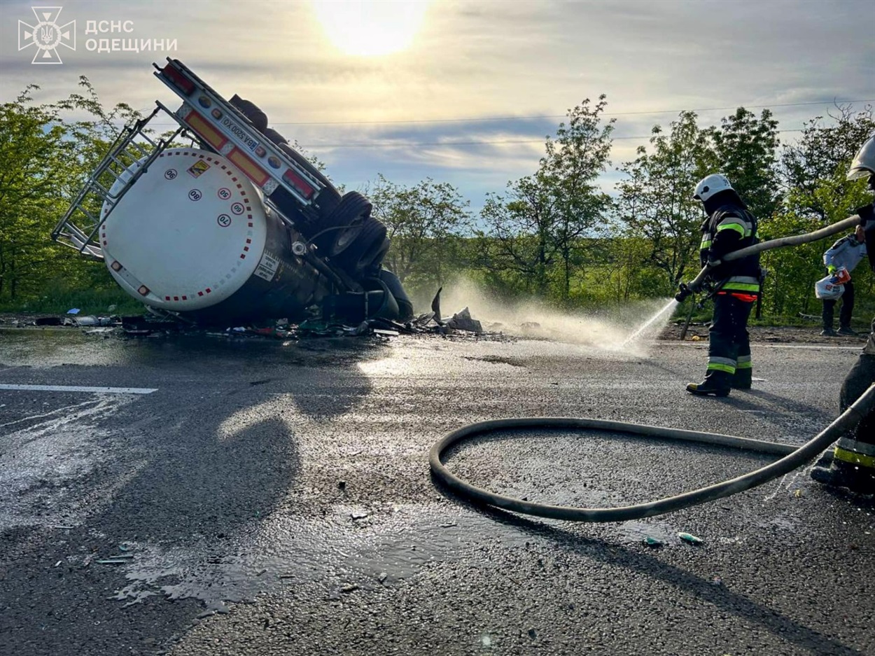 Аварія за участі двох вантажівок, Одещина 