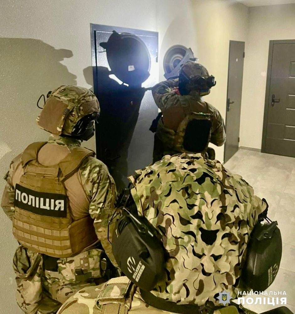 Затримали молодика, який видавав себе за відомого волонтера 