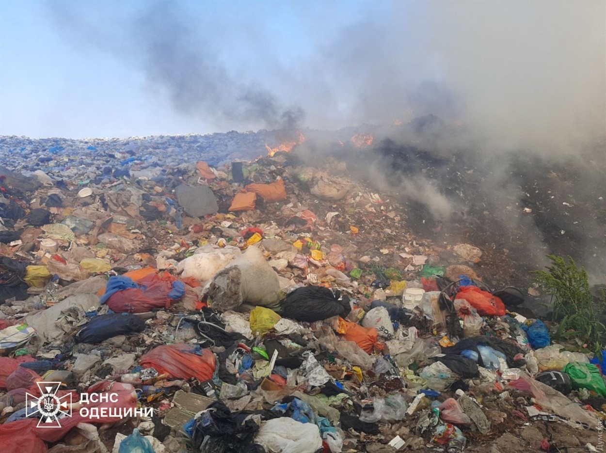 Ліквідовували пожежу на сміттєзвалищі Одещина
