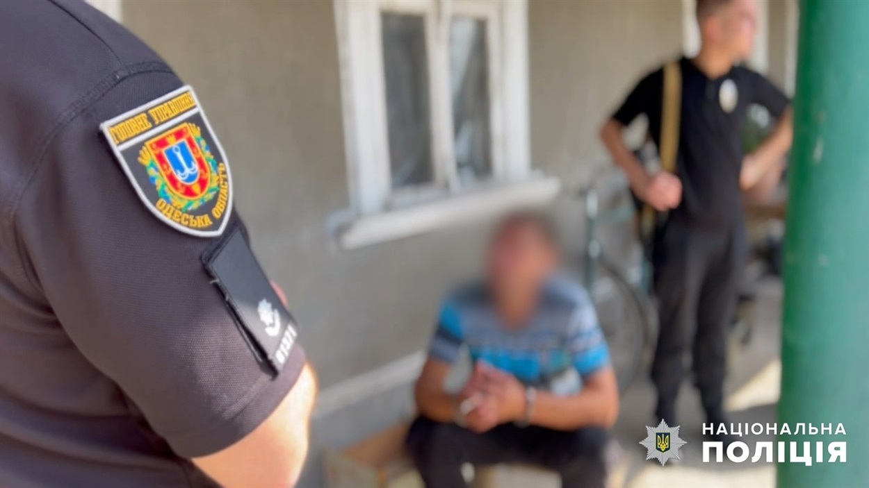 Поліцейські затримали жителя Одеського району, який до смерті побив дружину 