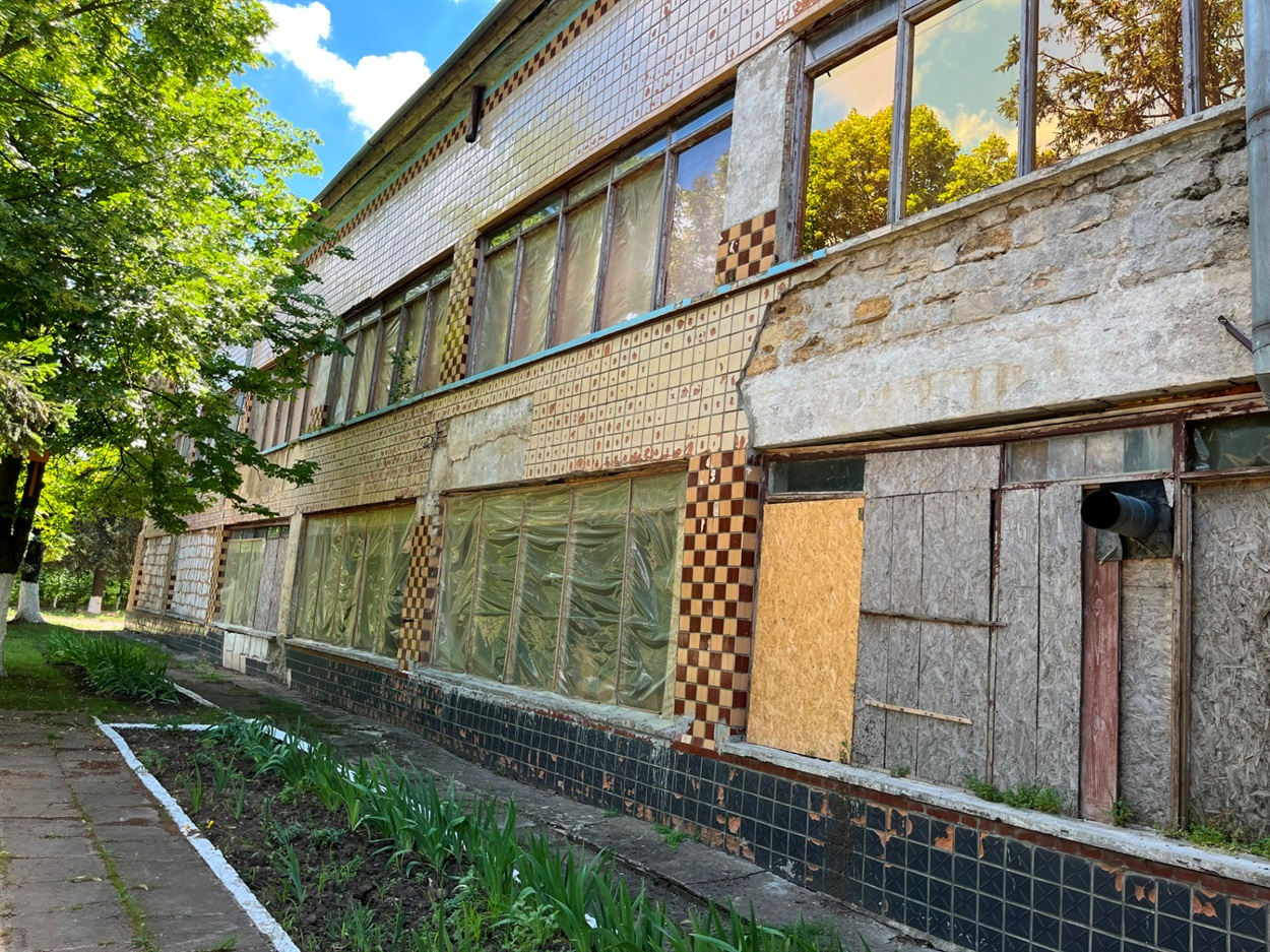 Вікна у будинку культури не витримали ударної хвилі 