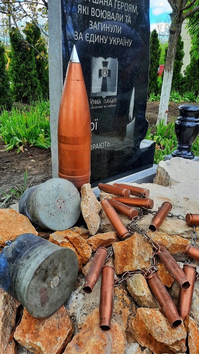 Пам'ятник воїнам, які загинули за Незалежну єдину Україну в селі Мирне, Біляївської ОТГ