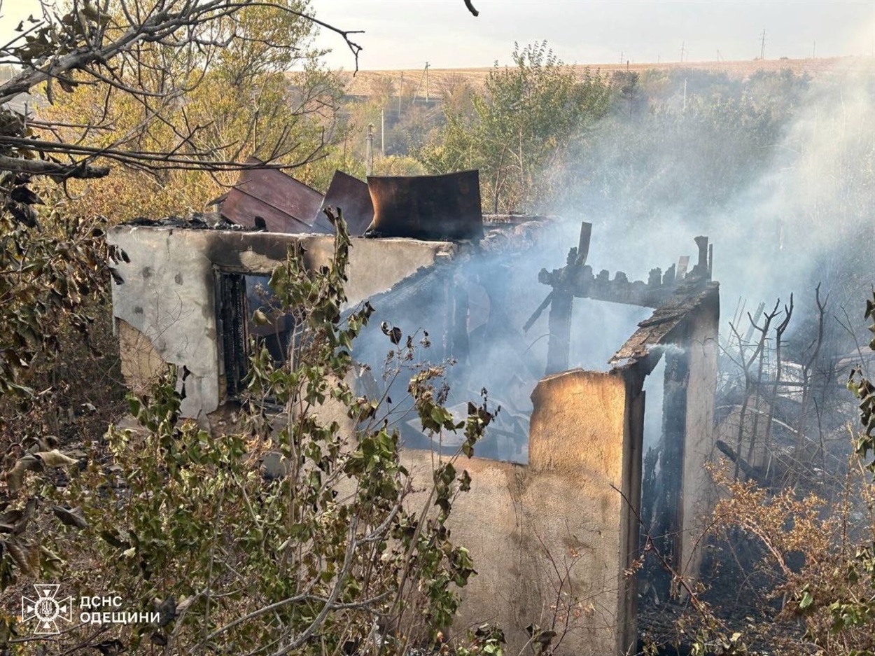 Пожежа Одещина, загорлася суха трава будинки