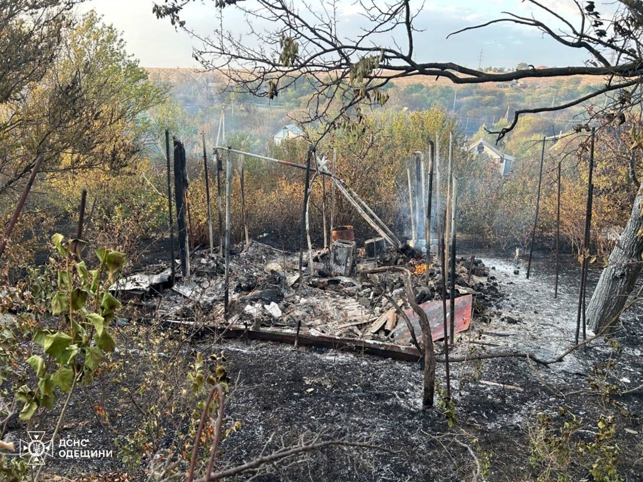 Пожежа Одещина, загорлася суха трава будинки