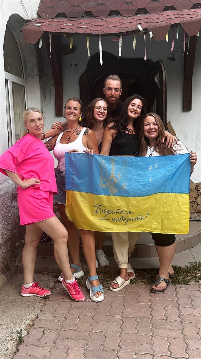 Кіра Родкіна та її команда волонтерів в Одесі
