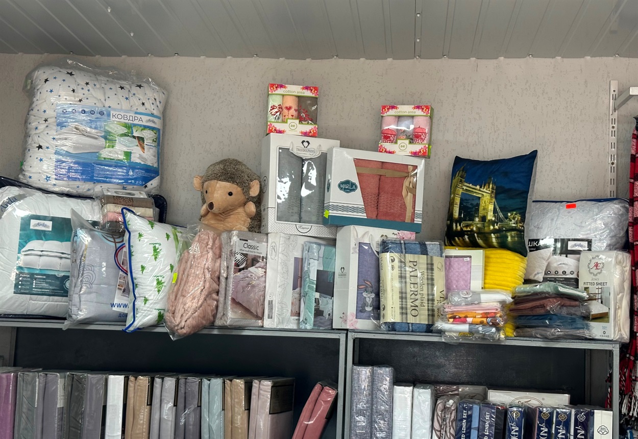 Товари в магазині "Комфорт" у Біляївці