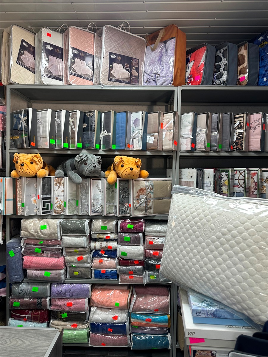 Товари в магазині "Комфорт" у Біляївці