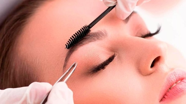 https://www.yeezy-salon.com/poslugi/brovi-ta-viyi/laminuvannya-briv/