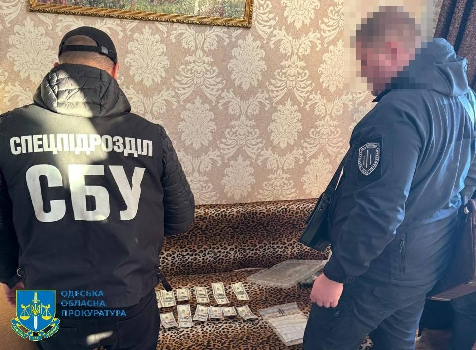 Поліцейський допомагав ухилянтам виїхати за кордон, Одещина 