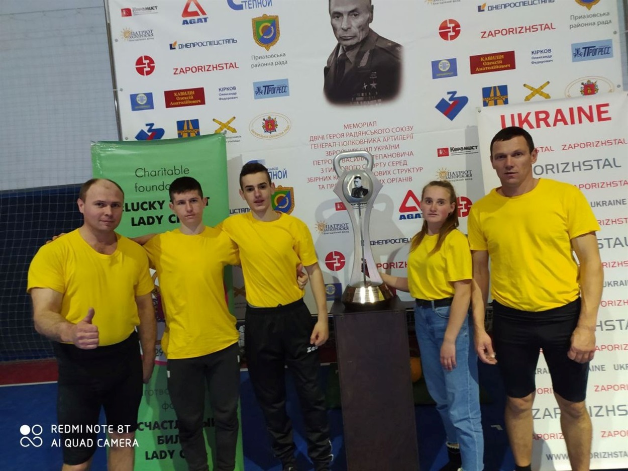 Володимир Гавва - крайній праворуч