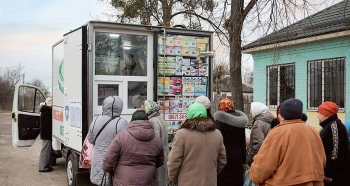 Ось такі мобільні аптечні кіоски працюють у віддалених селах, де відсутні аптечні пункти