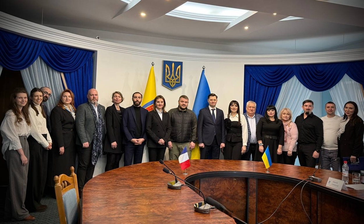 Предствники лікарень, Одеської ОВА, французьких партнерів під час підписання меморандуму