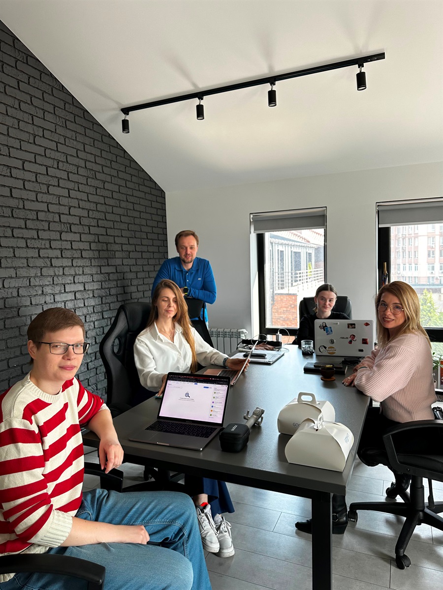 На фото: команда "Svitli Agency"