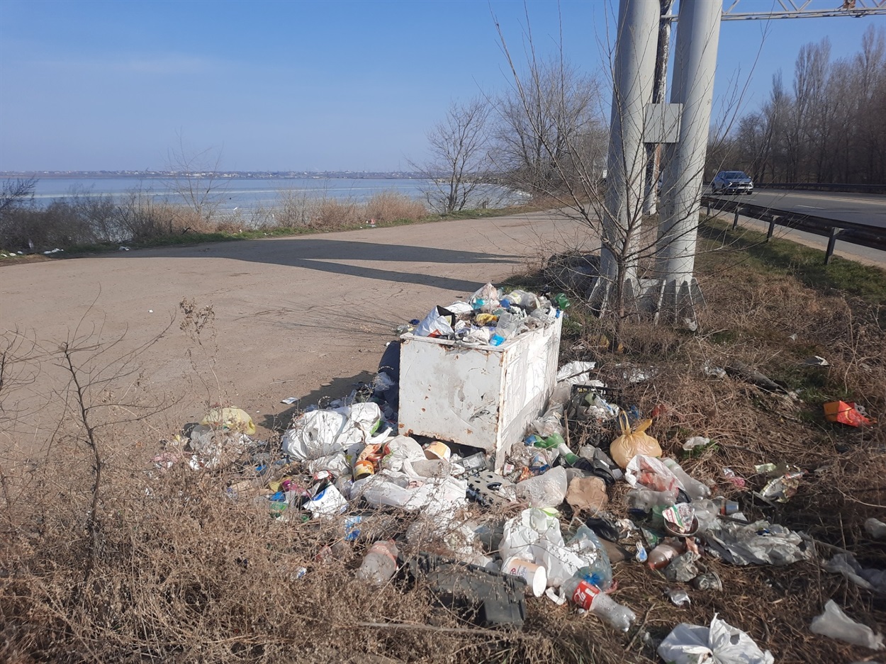 Узбіччя Об'їзної дороги біля Хаджибейського лиману 